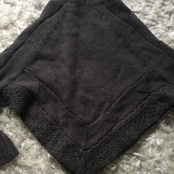 Wool knit sweater poncho - NEW CONDITION - Picture 6 of 7